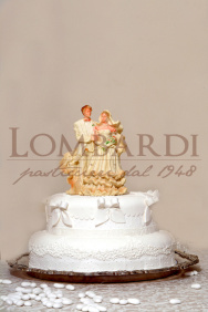 Torta_wedding_bianca+sposi-oro